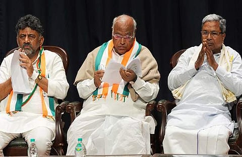 ശിവകുമാർ, മല്ലികാർജുൻ ഖാർ​ഗെ, സിദ്ധരാമയ്യ/ പിടിഐ
