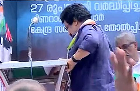 എം കെ മുനീര്‍ പ്രസംഗ വേദിയില്‍, സ്‌ക്രീന്‍ഷോട്ട്‌