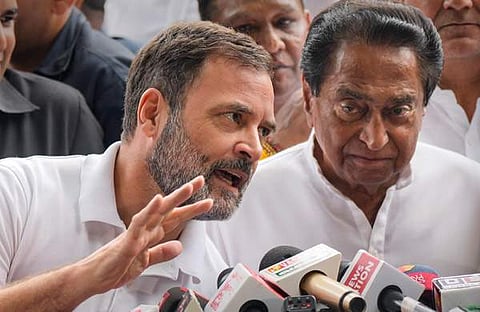 രാഹുൽ ​ഗാന്ധി സംസാരിക്കുന്നു, സമീപം കമൽനാഥ്/ പിടിഐ