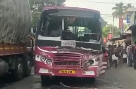 മാപ്രാണത്ത് ബസുകള്‍ കൂട്ടിയിടിച്ചപ്പോള്‍, സ്‌ക്രീന്‍ഷോട്ട്