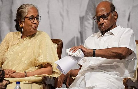 ശരദ് പവാറും ഭാര്യയും പുസ്തകപ്രകാശന ചടങ്ങില്‍/ പിടിഐ