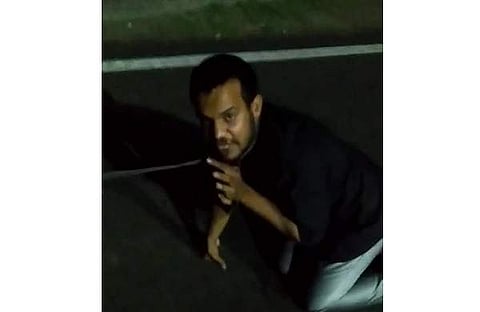 യുവാവിനോട് പട്ടിയെ പോലെ കുരയ്ക്കാന്‍ ആക്രോശിക്കുന്ന ദൃശ്യം