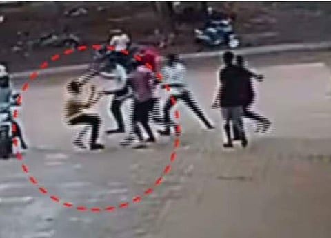 മര്‍ദനത്തിന്റെ സിസിടിവി ദൃശ്യം/ ടെലിവിഷന്‍ വീഡിയോ സ്‌ക്രീന്‍ഷോട്ട്