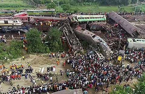 ഒഡിഷയില്‍ അപകടത്തില്‍പ്പെട്ട ട്രെയിന്‍ ബോഗികള്‍/പിടിഐ
