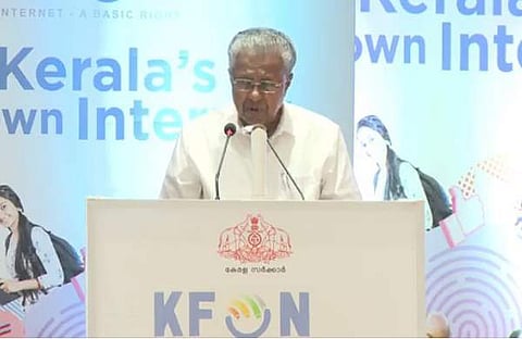 കെ ഫോണ്‍ പദ്ധതിയുടെ ഉദ്ഘാടനം മുഖ്യമന്ത്രി നിര്‍വഹിക്കുന്നു