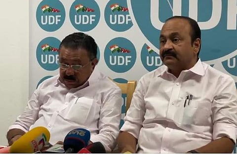 എംഎം ഹസനും വിഡി സതീശനും വാര്‍ത്താ സമ്മേളനത്തിനിടെ