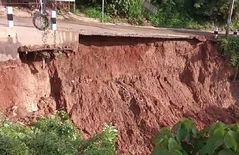 തകര്‍ന്ന മാറനല്ലൂര്‍ പാലം അപ്രോച്ച് റോഡ്