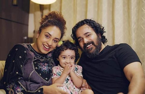പേളിയും ശ്രീനിഷും മകൾ നിലയും/ ഇൻസ്റ്റ​ഗ്രാം