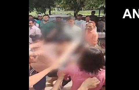 ആള്‍ക്കൂട്ടാക്രമണത്തിന്റെ വീഡിയോദൃശ്യം
