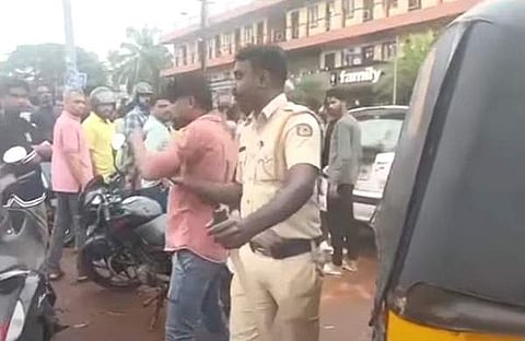 പ്രതികളിലൊരാളെ പൊലിസ് അറസ്റ്റ് ചെയ്യുന്നു/ ടെലിവിഷന്‍ ചിത്രം