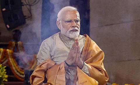 ഉദ്ഘാടനത്തിന് മുന്‍പ് നടന്ന പൂജയില്‍ പ്രധാനമന്ത്രി നരേന്ദ്ര മോദി/പിടിഐ