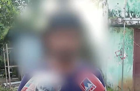 ആലുവയില്‍ കൊല്ലപ്പെട്ട അഞ്ചു വയസ്സുകാരിയുടെ പിതാവ്/ ടിവി ദൃശ്യം
