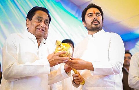 വിക്രം മസ്തല്‍ കമല്‍നാഥിനൊപ്പം