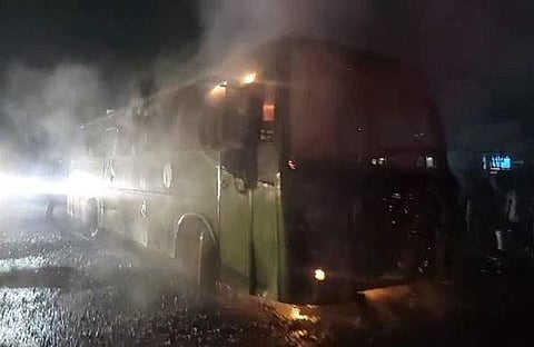 തിപിടിച്ച ടിആര്‍സിടിസി ബസ്/ ട്വിറ്റര്‍