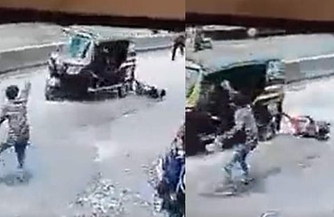 യുവതിയെ റോഡിലൂടെ വലിച്ചിഴച്ച് ഓട്ടോഡ്രൈവർ/ ട്വിറ്റർ വിഡിയോ