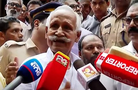 ഗ്രോ വാസു മാധ്യമങ്ങളോട് സംസാരിക്കുന്നു/ ടെലിവിഷന്‍ ചിത്രം