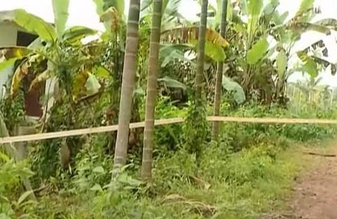കാലുകള്‍ കണ്ടെത്തിയ സ്ഥലം പൊലീസ് സീല്‍ ചെയ്തിരിക്കുന്നു/ ടിവി ദൃശ്യം