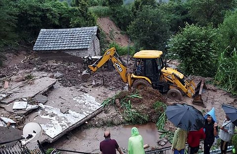 മേഘവിസ്‌ഫോടനത്തില്‍ തകര്‍ന്ന ഹിമാചലില്‍ നിന്നുള്ള ദൃശ്യം/ പിടിഐ