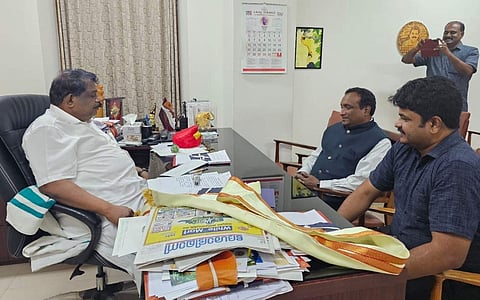 ആന്റണി രാജു ഫെയ്‌സ്ബുക്കില്‍ പങ്കുവച്ച ചിത്രം