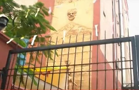 പൊലീസ് അടച്ചുപൂട്ടിയ സുര്‍ജിത് ഭവന്‍/ ടെലിവിഷന്‍ ചിത്രം