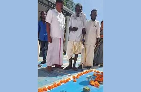 കല്ലറയ്ക്ക് മുന്നില്‍ ആന്റണി