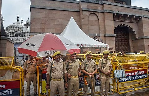 ഗ്യാന്‍വാപി പള്ളിയ്ക്ക് മുന്നില്‍ ഏര്‍പ്പെടുത്തിയിരിക്കുന്ന സുരക്ഷാ ക്രമീകരണങ്ങള്‍, പിടിഐ