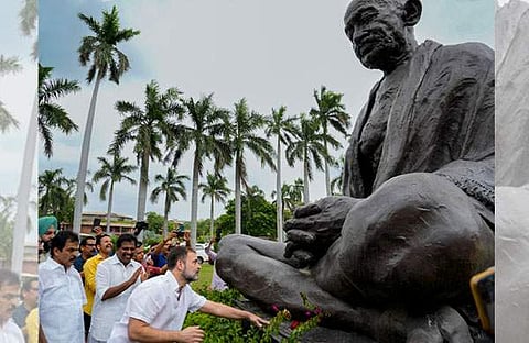 രാഹുല്‍ ഗാന്ധി പാര്‍ലമെന്റ് വളപ്പിലെ ഗാന്ധി പ്രതിമയെ വണങ്ങുന്നു/പിടിഐ