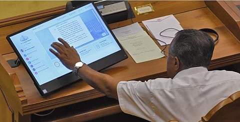 മുഖ്യമന്ത്രി പിണറായി വിജയന്‍ നിയമസഭയില്‍/എക്‌സ്പ്രസ് ഫോട്ടോ