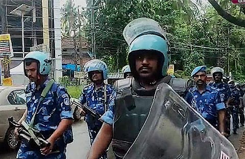 നാദാപുരത്ത് കേന്ദ്ര ദ്രുതകർമ സേന റൂട്ട് മാർച്ച് നടത്തിയപ്പോൾ