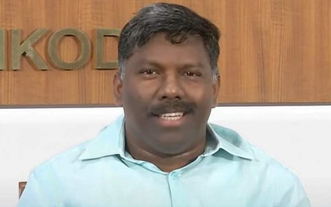പികെ ബിജു വാർത്താ സമ്മേളനത്തിൽ/ ടെലിവിഷൻ ദൃശ്യം