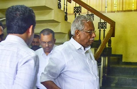എസി മൊയ്തീന്‍ ചോദ്യം ചെയ്യലിന് എത്തുന്നു/എക്‌സ്പ്രസ്