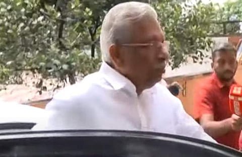 എസി മൊയ്തീന്‍ ഇഡി ഓഫീസിലേക്കെത്തുന്നു/ ടിവി ദൃശ്യം