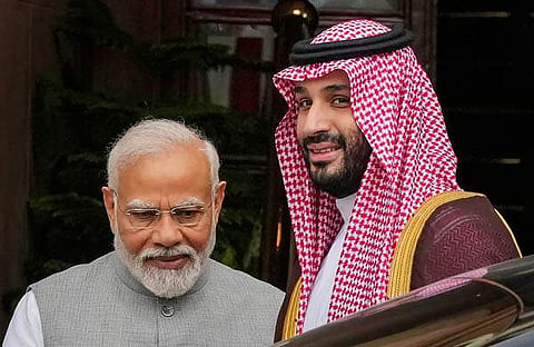 പ്രധാനമന്ത്രി മുഹമ്മദ് ബിന്‍ സല്‍മാന്‍ രാജകുമാരനൊപ്പം/ പിടിഐ