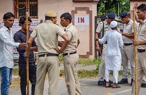 കോണ്‍ഗ്രസ് എംഎല്‍എയുടെ അറസ്റ്റിന് പിന്നാലെ പ്രദേശത്ത് സുരക്ഷ ശക്തമാക്കിയപ്പോള്‍/ പിടിഐ
