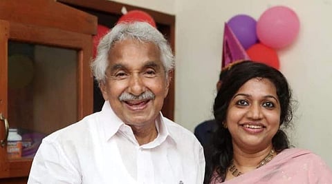 ഉമ്മന്‍ ചാണ്ടിക്കൊപ്പം മറിയ ഉമ്മന്‍/ഫെയ്‌സ്ബുക്ക്