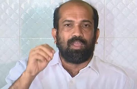 അനില്‍ അക്കര മാധ്യമങ്ങളെ കാണുന്നു