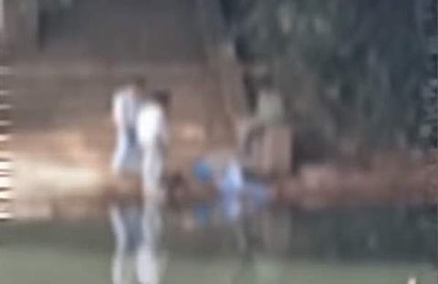 മദ്യപിച്ച പ്ലസ് വണ്‍ വിദ്യാര്‍ഥി കുഴഞ്ഞു വീണുകിടക്കുന്നതിന്റെ വിഡിയോ ദൃശ്യം