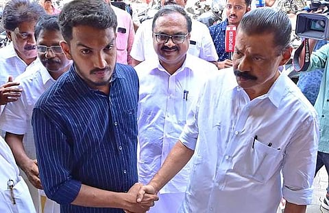 എംവി ഗോവിന്ദന്‍ - ജെയ്ക് സി തോമസ്‌