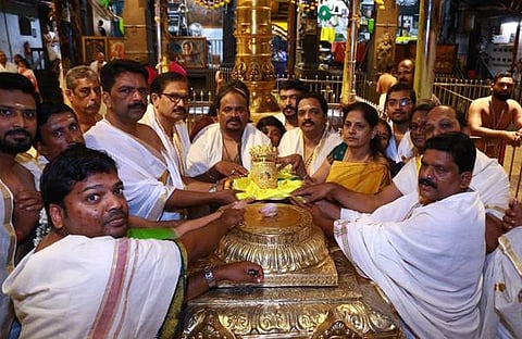 ഗുരുവായൂരപ്പന് വഴിപാടായി ഭക്തന്‍ സമര്‍പ്പിച്ച സ്വര്‍ണകീരീടം