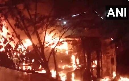 തെലങ്കാനയില്‍ ബസിന് തീപിടിച്ച് പൂര്‍ണമായി കത്തിനശിച്ചപ്പോള്‍