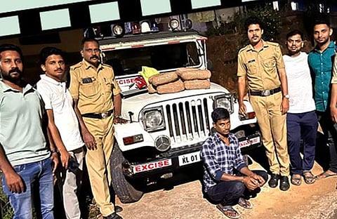 അബ്ദുല്‍ ബറലിനെ പിടികൂടിയപ്പോള്‍/ ഫോട്ടോ: ഫെയ്‌സ്ബുക്ക്‌