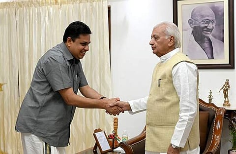 എഎൻ ഷംസീർ, ആരിഫ് മുഹമ്മദ് ഖാൻ/ ഫെയ്‌സ്‌ബുക്ക്