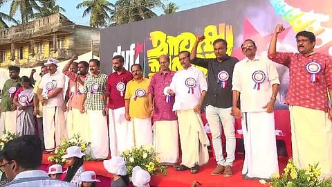 ഡിവൈഎഫ്‌ഐ മനുഷ്യച്ചങ്ങലയില്‍ അണിനിരന്നവര്‍