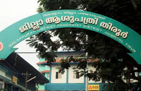 നിലമുണ്ടെന്ന് കരുതി കാലെടുത്തുവച്ചു; ആശുപത്രി കെട്ടിടത്തിൽ നിന്ന് വീണ് ഹെഡ് നേഴ്സിന് ​ഗുരുതര പരിക്ക്, ചികിത്സയിൽ