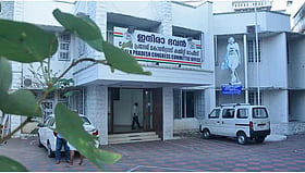 കെപിസിസി ഓഫിസിനു മുന്നില്‍ പന്തലിട്ടു, ലഡുവും പാല്‍പായസവും  റെഡി, വന്‍ വിജയമെങ്കില്‍ ബിരിയാണി
