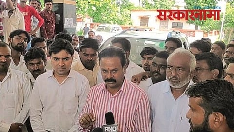 इन्सपेक्टर म्हणतात, ‘किडनी विक, पण आधी वाळूचा हप्ता दे!’
