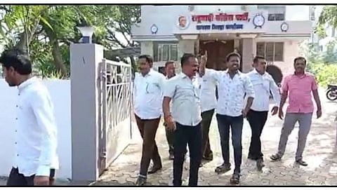 शशिकांत शिंदेंच्या कार्यकर्त्यांकडून राष्ट्रवादीच्या कार्यालयाची तोडफोड 