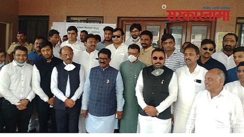 Gopikishan Bajoriya and others at Collector Office.