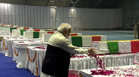 Modi offers prayer 
