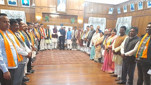 BJP leaders meet Governor 